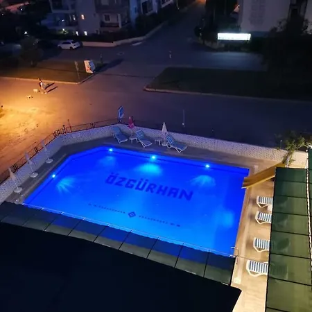 Oezguerhan ホテル 3*