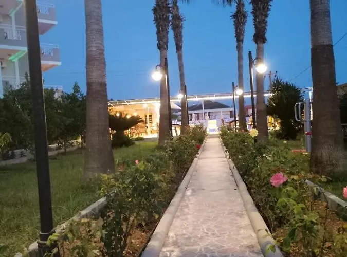 Oezguerhan Side