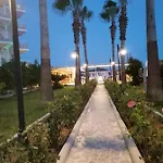 Oezguerhan Side